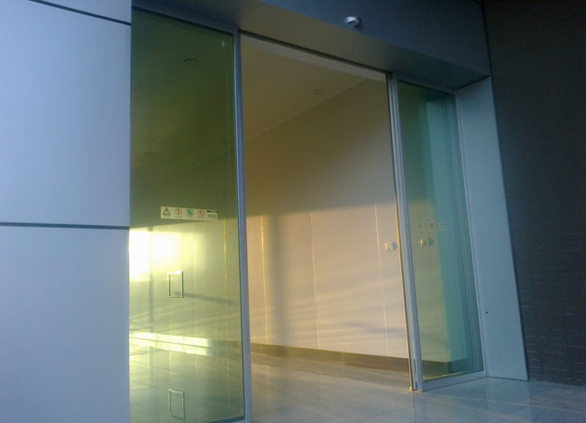 昆明呈贡区云南白药工厂办公楼--德国盖泽ECdrive LT自动平移门（4套）